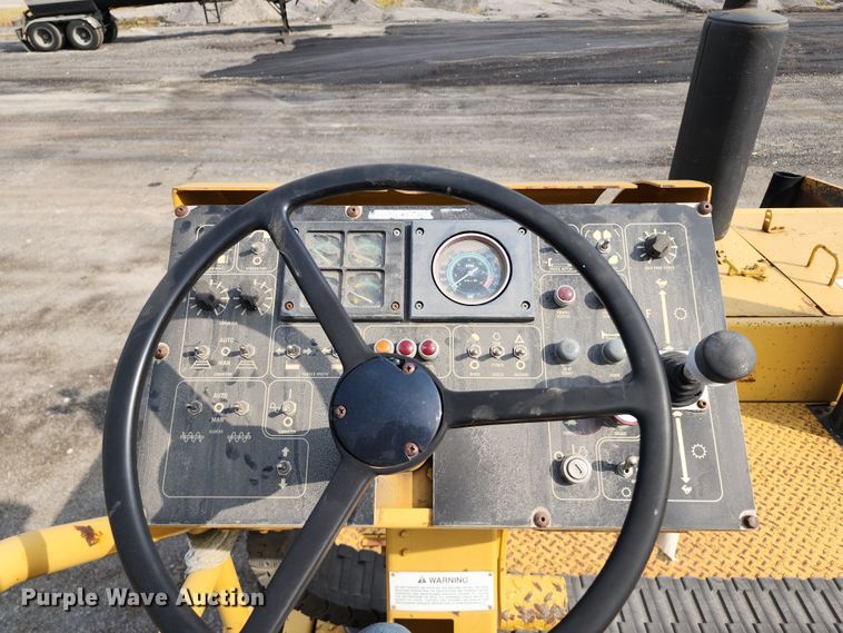 image for item DL6679 2002 Caterpillar AP1055B  paver