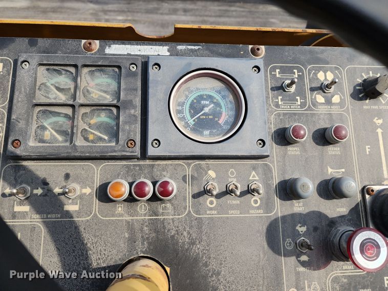 image for item DL6679 2002 Caterpillar AP1055B  paver