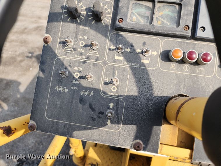 image for item DL6679 2002 Caterpillar AP1055B  paver