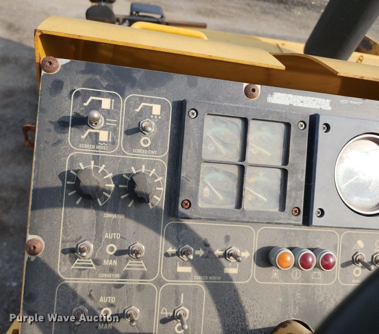 image for item DL6679 2002 Caterpillar AP1055B  paver