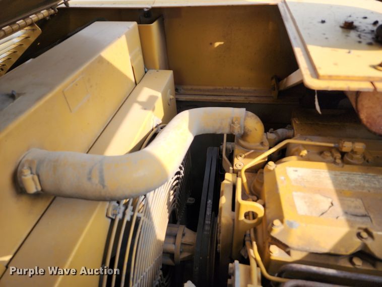 image for item DL6679 2002 Caterpillar AP1055B  paver