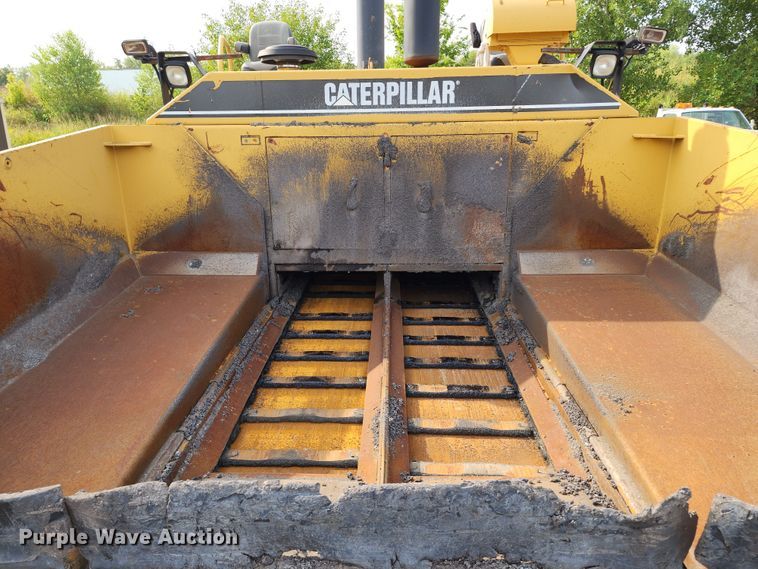 image for item DL6679 2002 Caterpillar AP1055B  paver