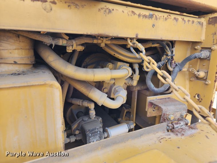 image for item DL6679 2002 Caterpillar AP1055B  paver