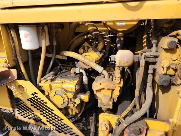 image for item DL6679 2002 Caterpillar AP1055B  paver