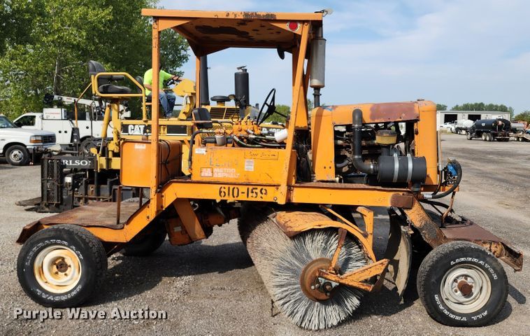 image for item DL6680 1985 Broce H15  broom