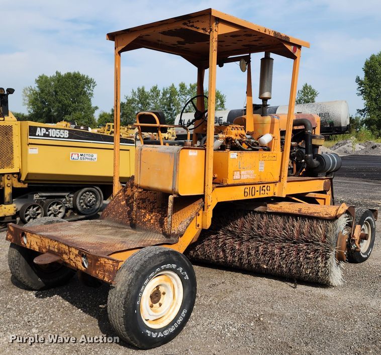 image for item DL6680 1985 Broce H15  broom