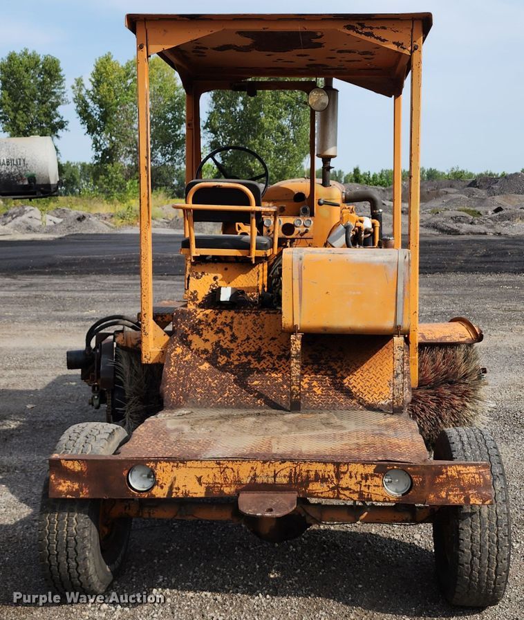 image for item DL6680 1985 Broce H15  broom