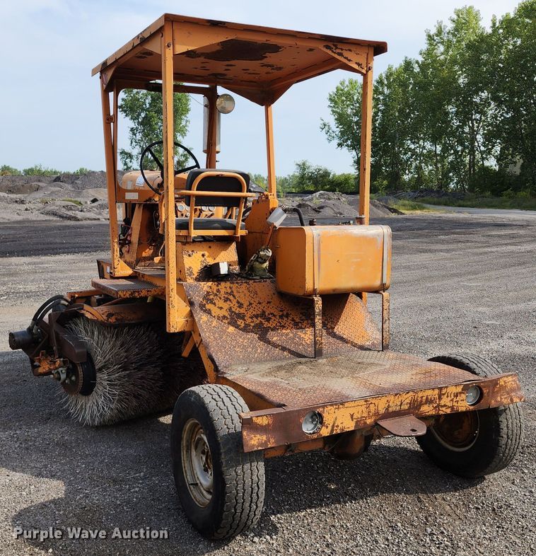 image for item DL6680 1985 Broce H15  broom