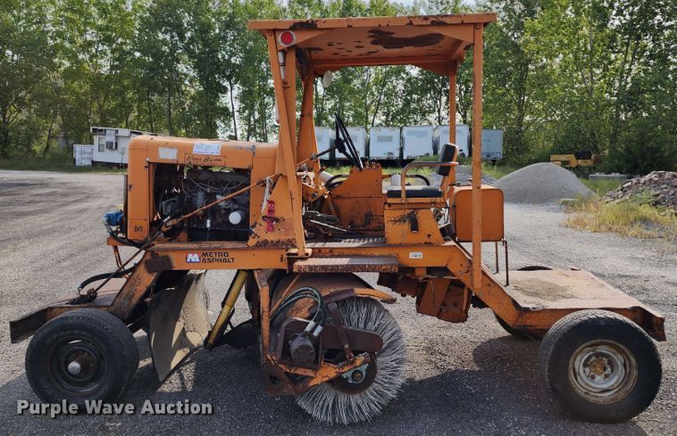 image for item DL6680 1985 Broce H15  broom