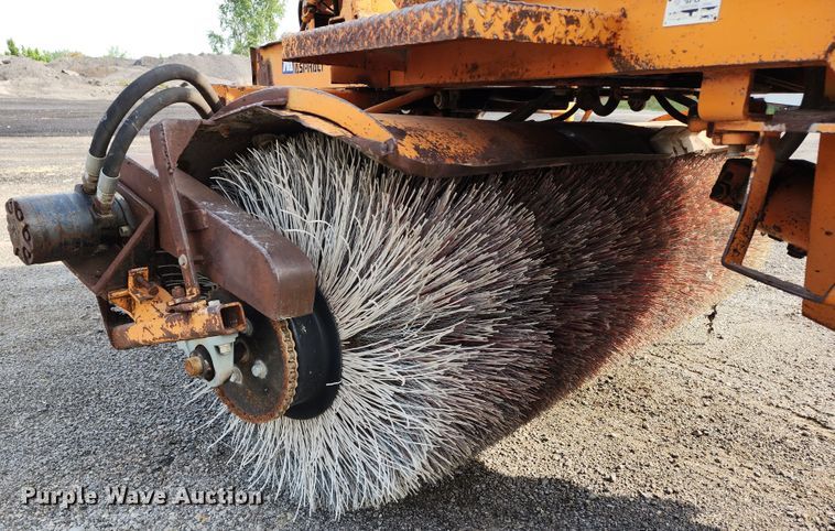 image for item DL6680 1985 Broce H15  broom