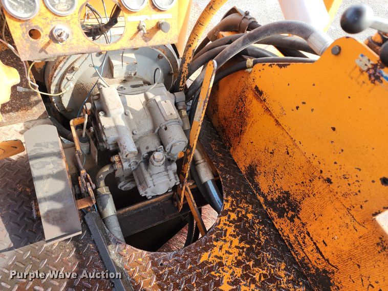 image for item DL6680 1985 Broce H15  broom