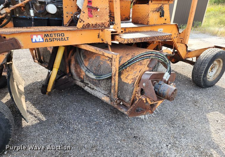 image for item DL6680 1985 Broce H15  broom