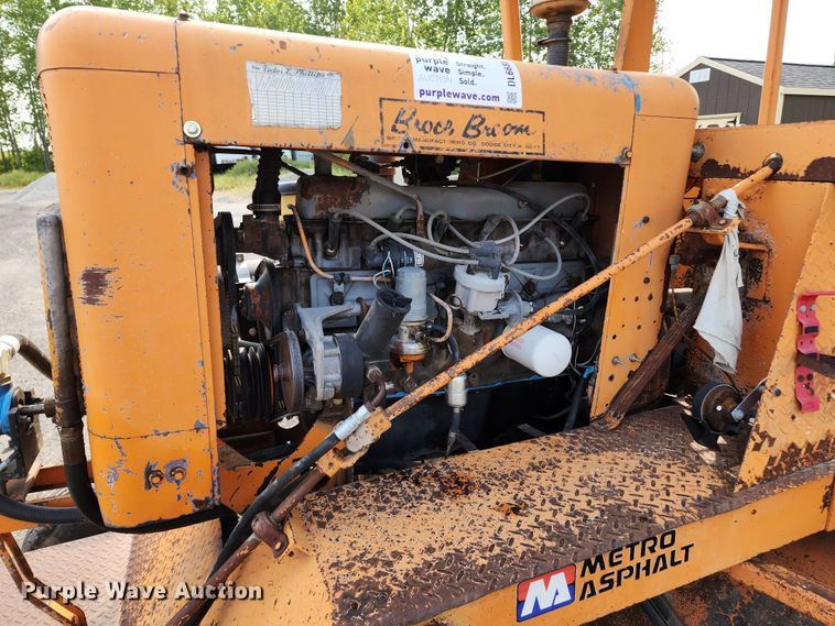 image for item DL6680 1985 Broce H15  broom