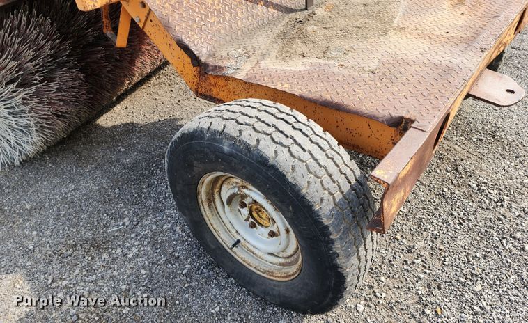 image for item DL6680 1985 Broce H15  broom