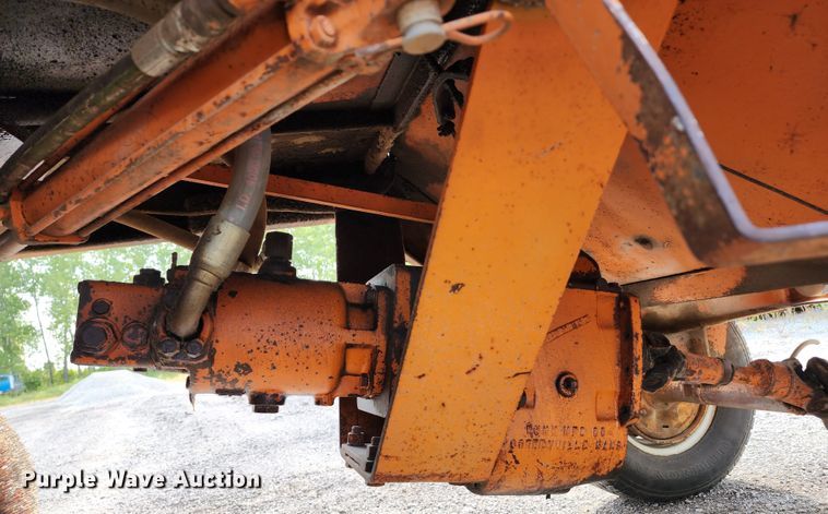 image for item DL6680 1985 Broce H15  broom