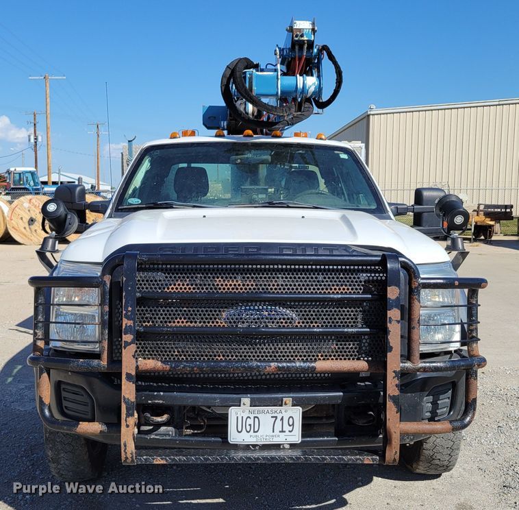 image for item DM8046 2011 Ford F550 Super Duty XL  SuperCab bucket truck
