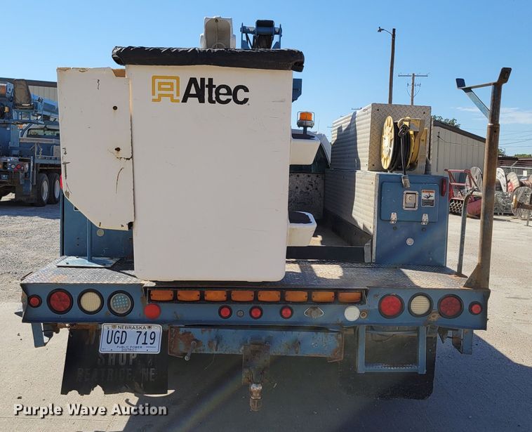 image for item DM8046 2011 Ford F550 Super Duty XL  SuperCab bucket truck