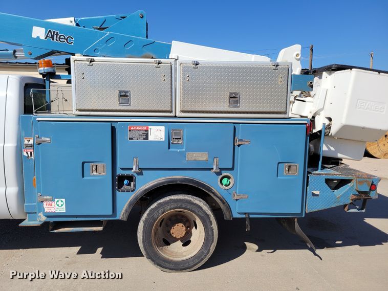 image for item DM8046 2011 Ford F550 Super Duty XL  SuperCab bucket truck