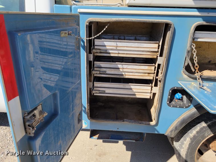 image for item DM8046 2011 Ford F550 Super Duty XL  SuperCab bucket truck