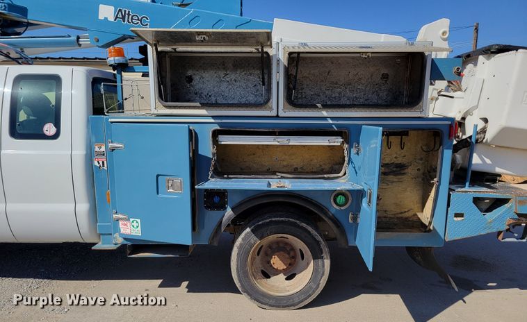 image for item DM8046 2011 Ford F550 Super Duty XL  SuperCab bucket truck