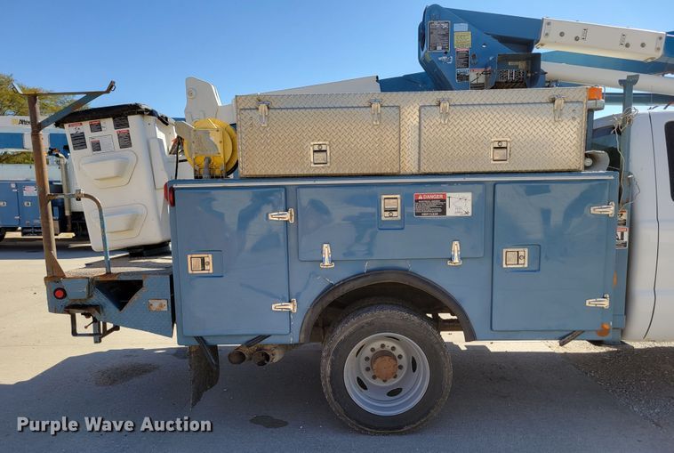 image for item DM8046 2011 Ford F550 Super Duty XL  SuperCab bucket truck