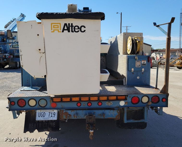 image for item DM8046 2011 Ford F550 Super Duty XL  SuperCab bucket truck