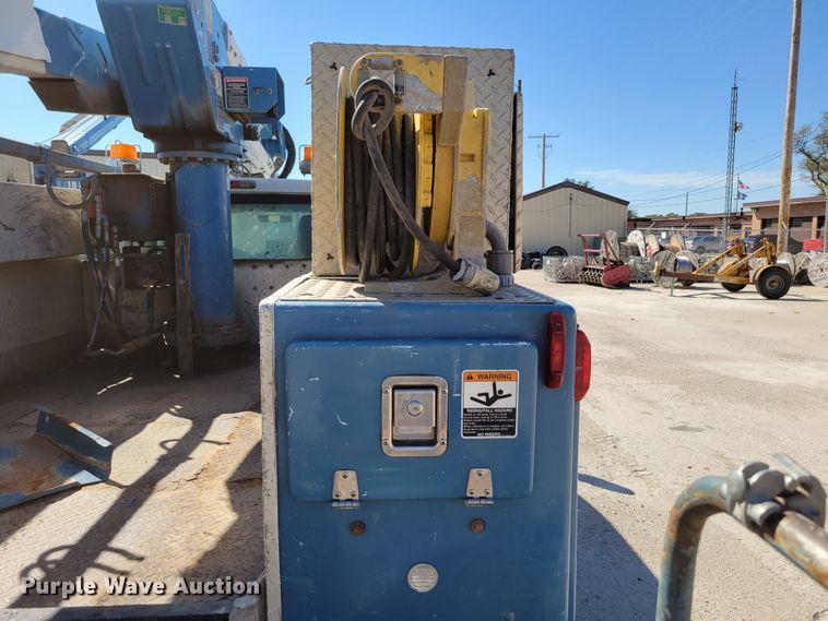 image for item DM8046 2011 Ford F550 Super Duty XL  SuperCab bucket truck