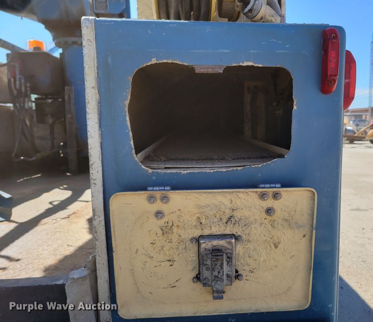 image for item DM8046 2011 Ford F550 Super Duty XL  SuperCab bucket truck