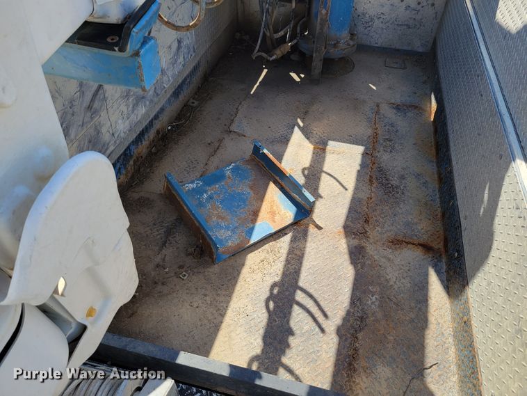 image for item DM8046 2011 Ford F550 Super Duty XL  SuperCab bucket truck