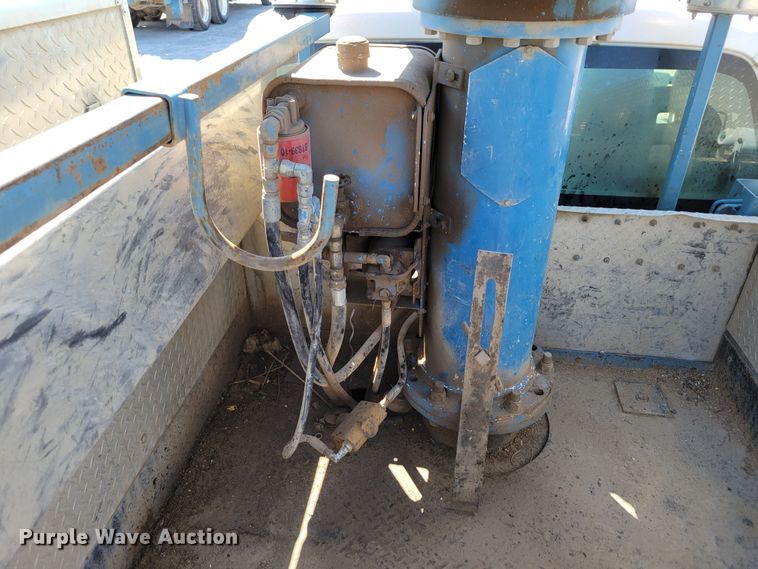 image for item DM8046 2011 Ford F550 Super Duty XL  SuperCab bucket truck