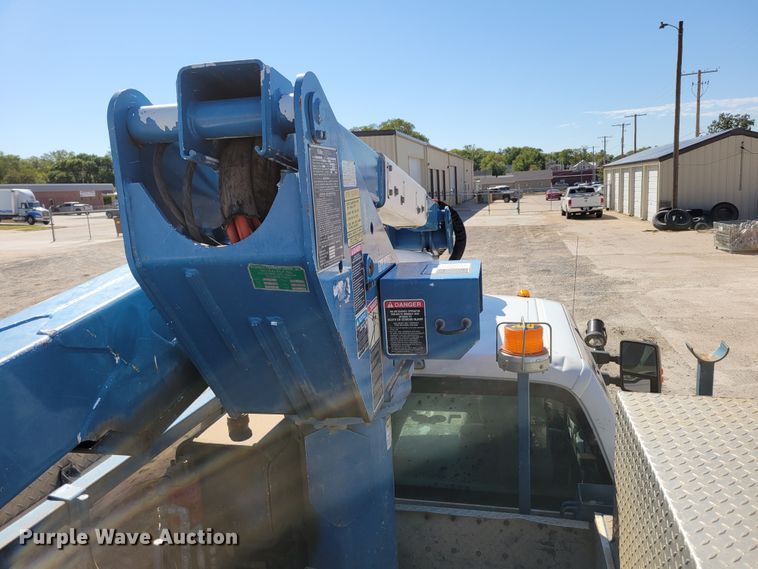 image for item DM8046 2011 Ford F550 Super Duty XL  SuperCab bucket truck