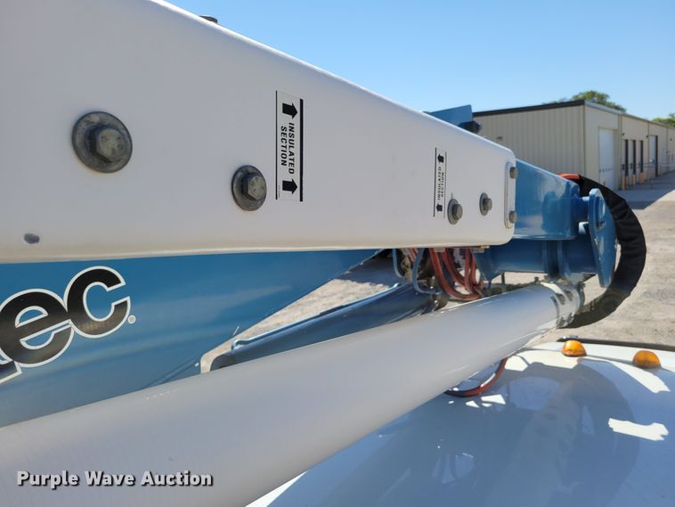 image for item DM8046 2011 Ford F550 Super Duty XL  SuperCab bucket truck