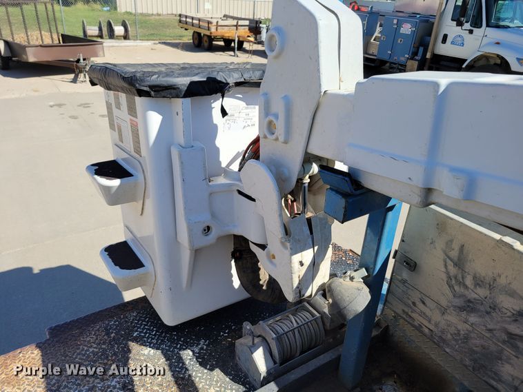 image for item DM8046 2011 Ford F550 Super Duty XL  SuperCab bucket truck