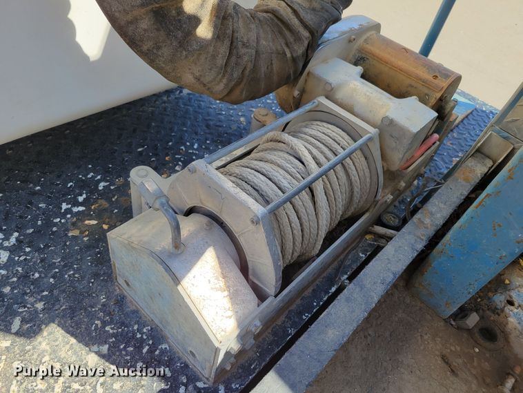 image for item DM8046 2011 Ford F550 Super Duty XL  SuperCab bucket truck