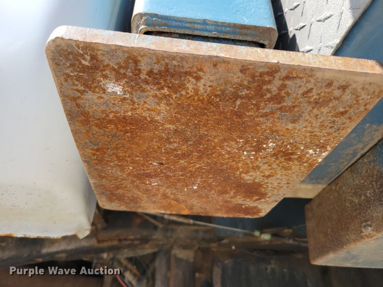 image for item DM8046 2011 Ford F550 Super Duty XL  SuperCab bucket truck