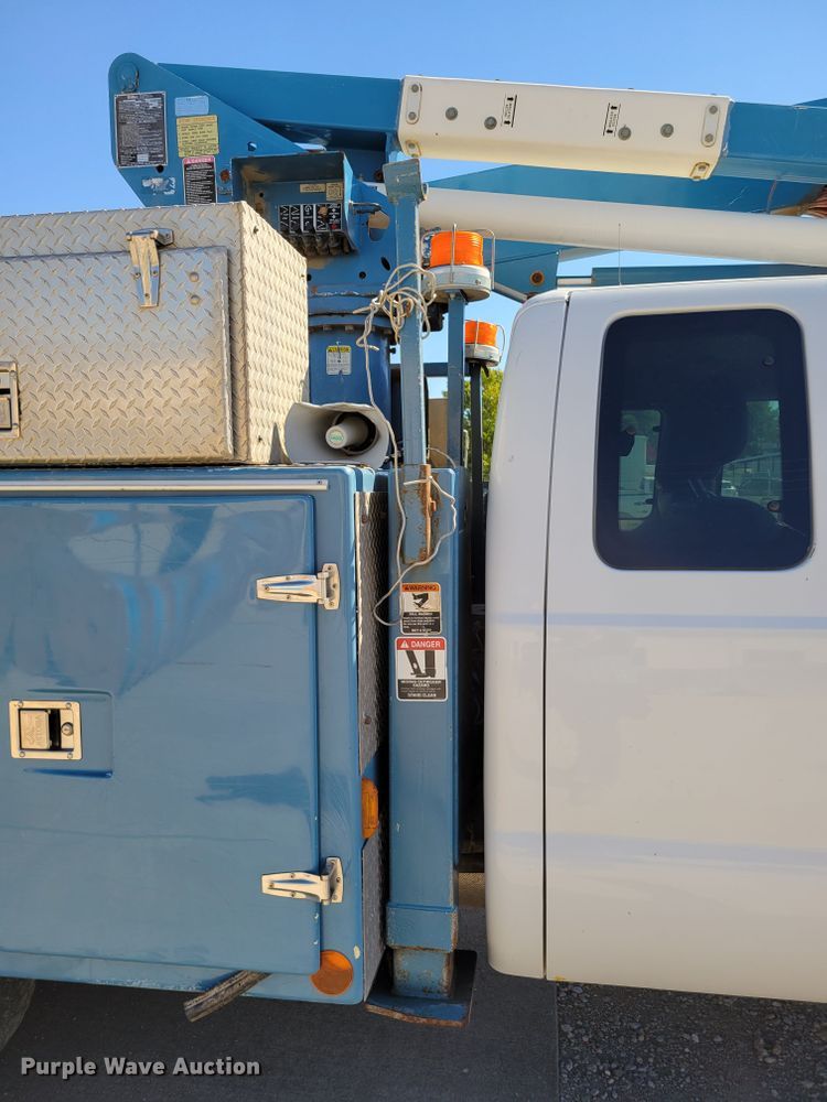 image for item DM8046 2011 Ford F550 Super Duty XL  SuperCab bucket truck