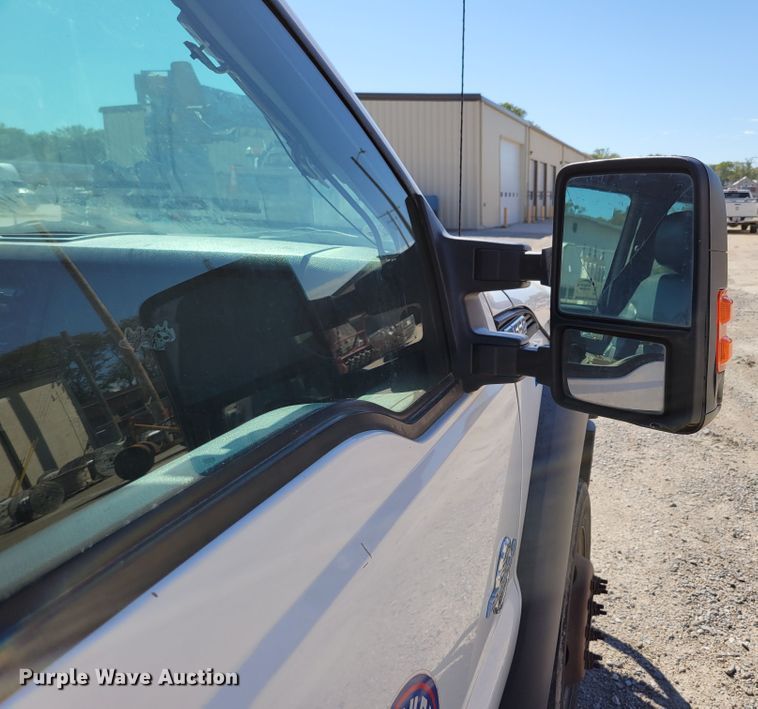 image for item DM8046 2011 Ford F550 Super Duty XL  SuperCab bucket truck