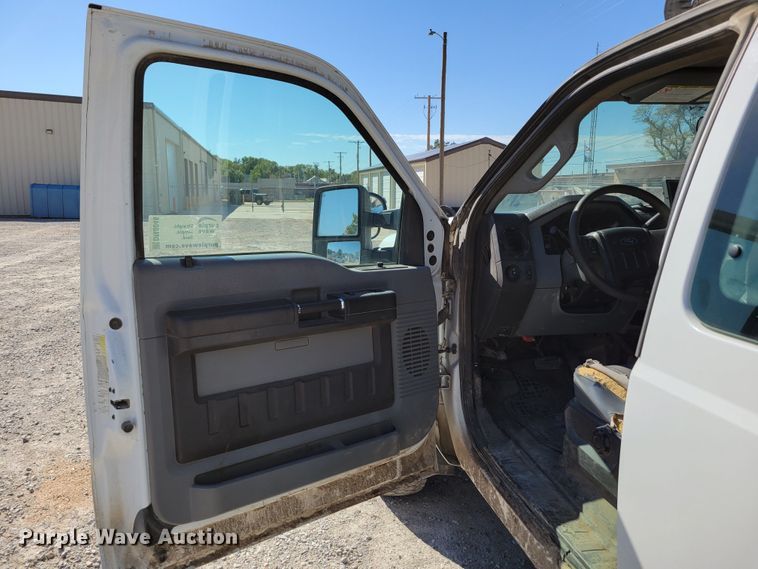 image for item DM8046 2011 Ford F550 Super Duty XL  SuperCab bucket truck