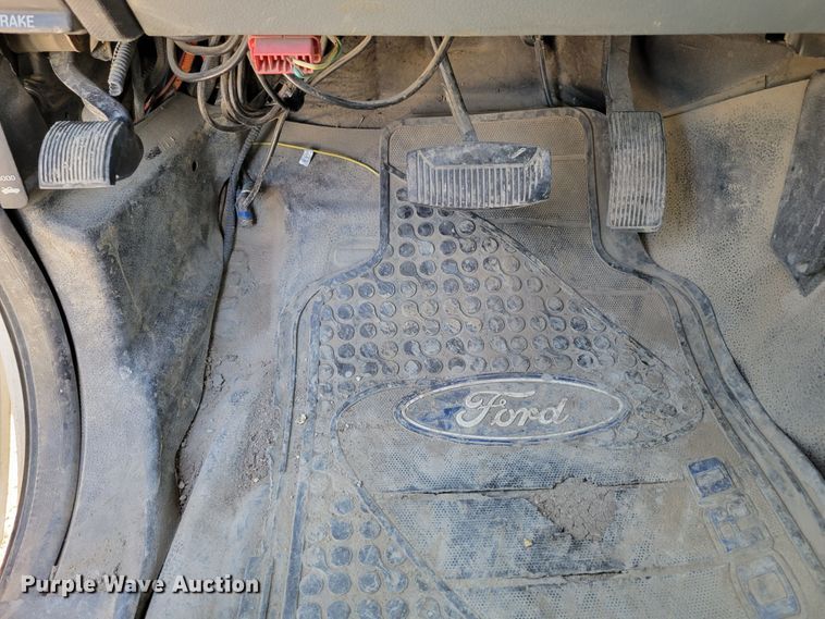 image for item DM8046 2011 Ford F550 Super Duty XL  SuperCab bucket truck