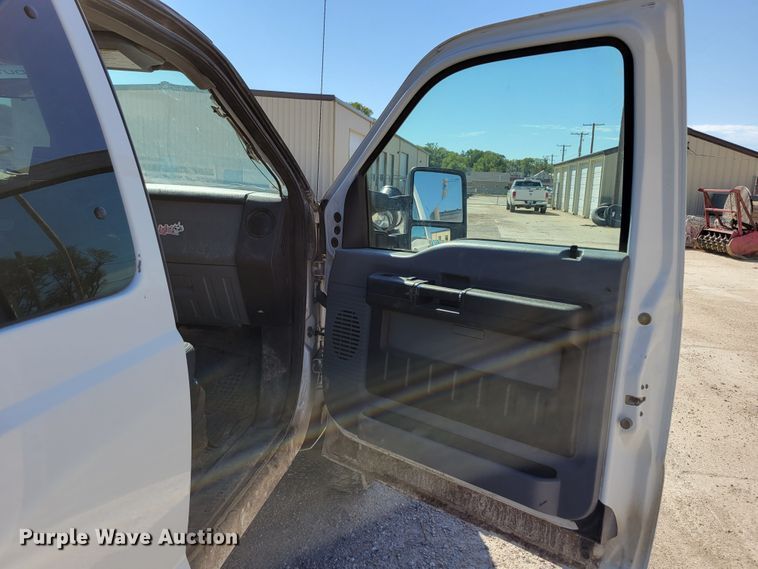 image for item DM8046 2011 Ford F550 Super Duty XL  SuperCab bucket truck