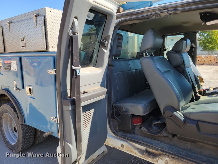 image for item DM8046 2011 Ford F550 Super Duty XL  SuperCab bucket truck