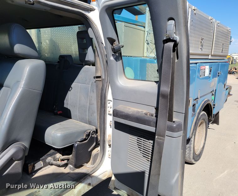 image for item DM8046 2011 Ford F550 Super Duty XL  SuperCab bucket truck