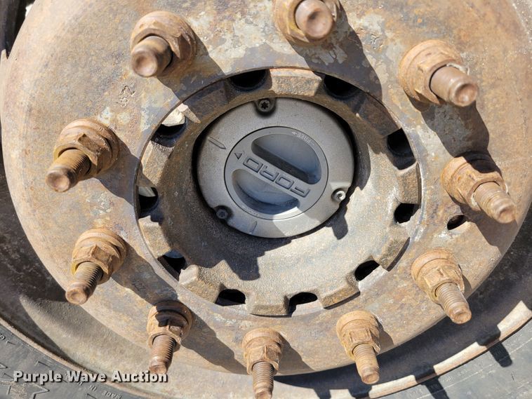 image for item DM8046 2011 Ford F550 Super Duty XL  SuperCab bucket truck