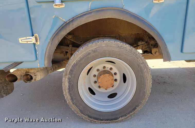 image for item DM8046 2011 Ford F550 Super Duty XL  SuperCab bucket truck