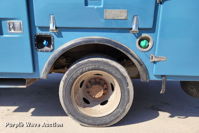 image for item DM8046 2011 Ford F550 Super Duty XL  SuperCab bucket truck