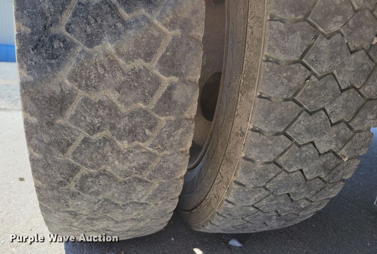 image for item DM8046 2011 Ford F550 Super Duty XL  SuperCab bucket truck