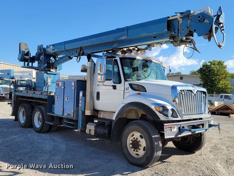 image for item DM8047 2009 International WorkStar 7500  digger derrick truck