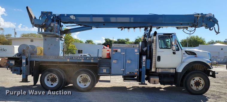 image for item DM8047 2009 International WorkStar 7500  digger derrick truck
