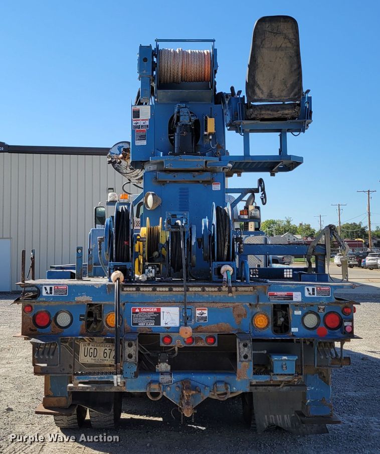 image for item DM8047 2009 International WorkStar 7500  digger derrick truck