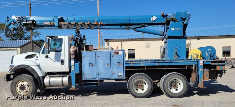 image for item DM8047 2009 International WorkStar 7500  digger derrick truck